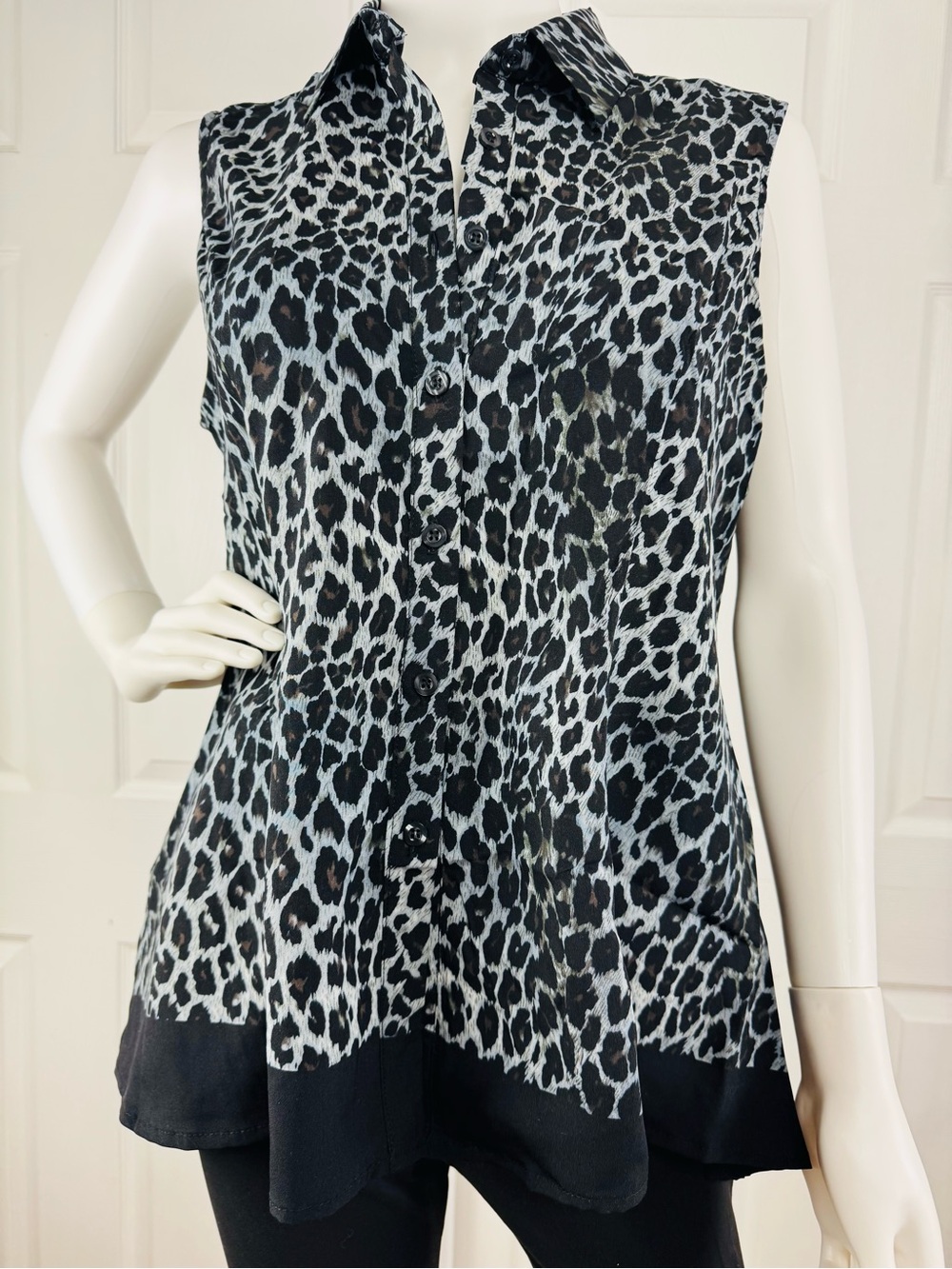 Urban Diction Leopard Print Sleeveless Top in Black and Gray
